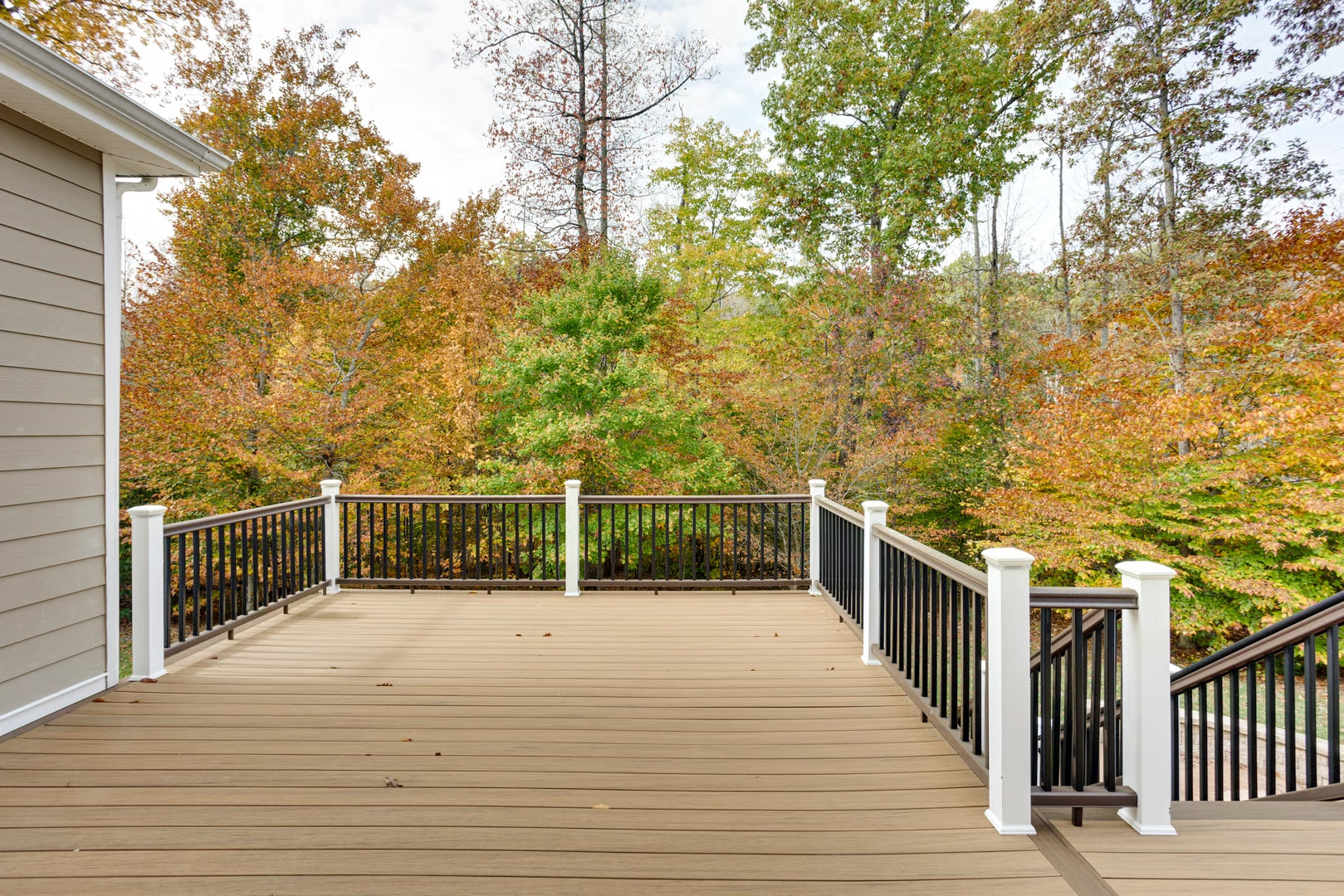 Low-maintenance composite decking services in Toledo. 